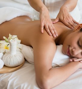 Tajski masaż aromaterapeutyczny olejkiem dla dorosłych