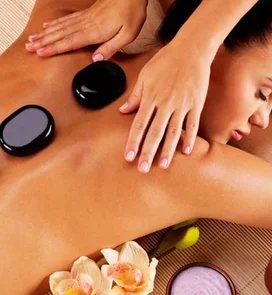 Masaż gorącymi kamieniami