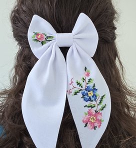 Вишитий бант для волосся