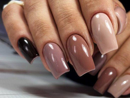 Послуги манікюру та педикюру