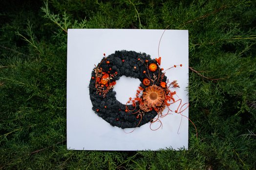 Панно ручної роботи зі стабілізованого моху та рослин Point “Noir Autumn” 40х40 см