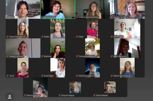 Психологиня, арт-терапевтка, ведуча онлайн та офлайн груп підтримки, тренінгів психологічної стійкості