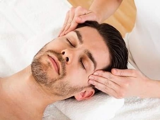 Thai oil head massage