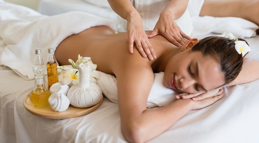 Tajski masaż aromaterapeutyczny olejkiem dla dorosłych