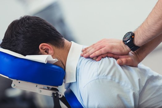 Масаж шийно-комірцевої зони