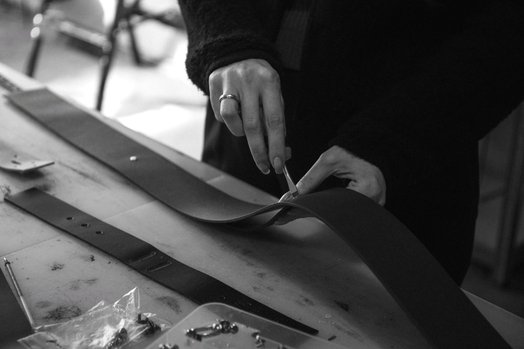 Wykonywanie na zamówienie: paski, pasy, skórzane akcesoria, zawieszki.