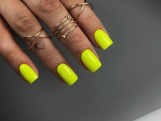 Послуги манікюру та педикюру