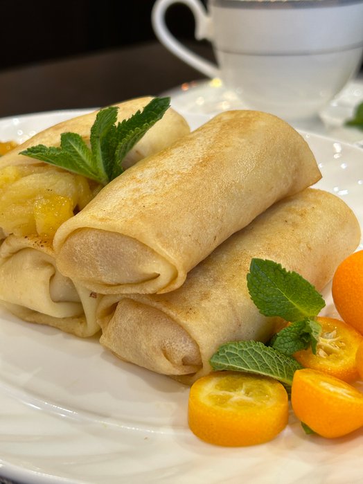 Pancakes with caramelized apples