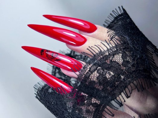 Послуги манікюру та педикюру