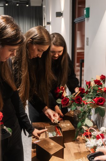 «POBACHENNIA IZ SOBOIU. TY TSE DAR. TAKA YAK YE»