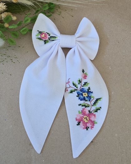 Вишитий бант для волосся