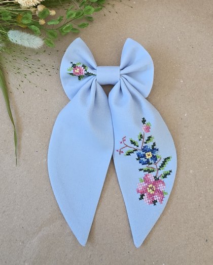 Вишитий бант для волосся