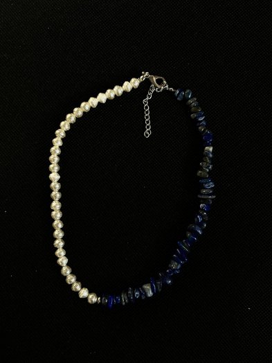 Асиметричне намисто-чокер з лазуриту та перлів. Ручна робота, українська прикраса