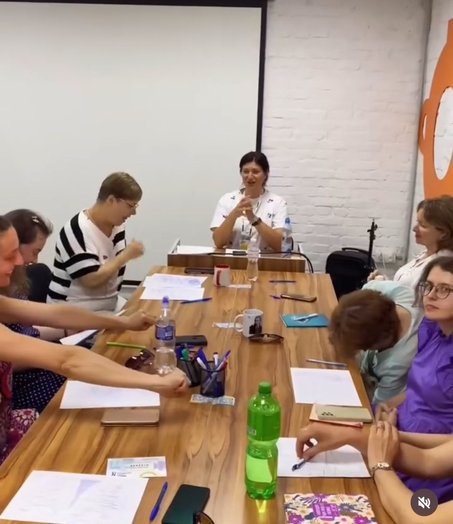 Психологиня, арт-терапевтка, ведуча онлайн та офлайн груп підтримки, тренінгів психологічної стійкості